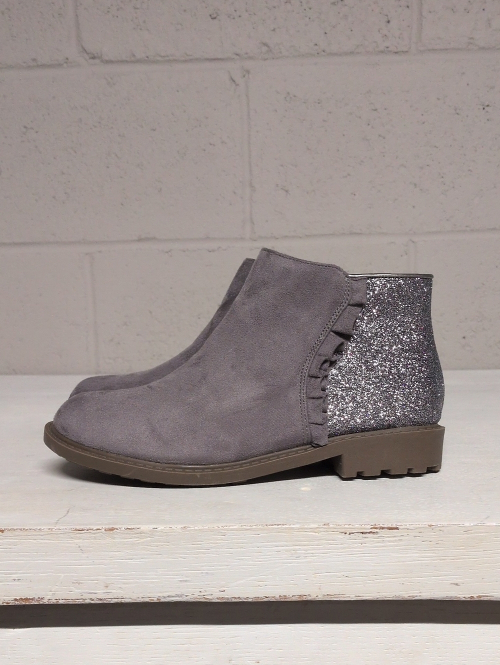 Little Girl's Gray Faux Suede Glitter Detail Ankle Bootie Size 2, like new